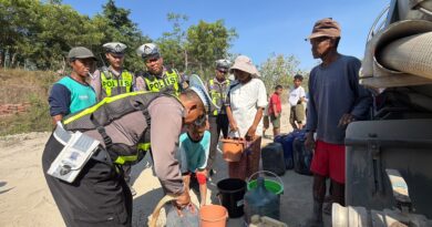 Hari Bhayangkara ke-80, Polres Situbondo Salurkan Air Bersih untuk Warga Kampung Langai