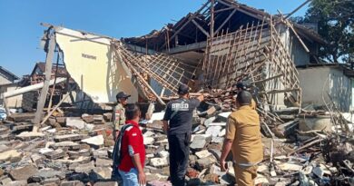 Gelombang Pasang, Abrasi Pantai, dan ROB Disertai Angin Kencang Terjang Desa Landangan Situbondo—7 Rumah Warga Terdampak