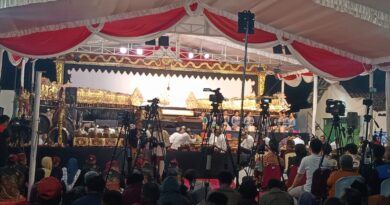 Mantan Panglima TNI Yudo Margono Semarakkan Nobar Wayang Kulit HUT AKABRI ’88 di Kediri
